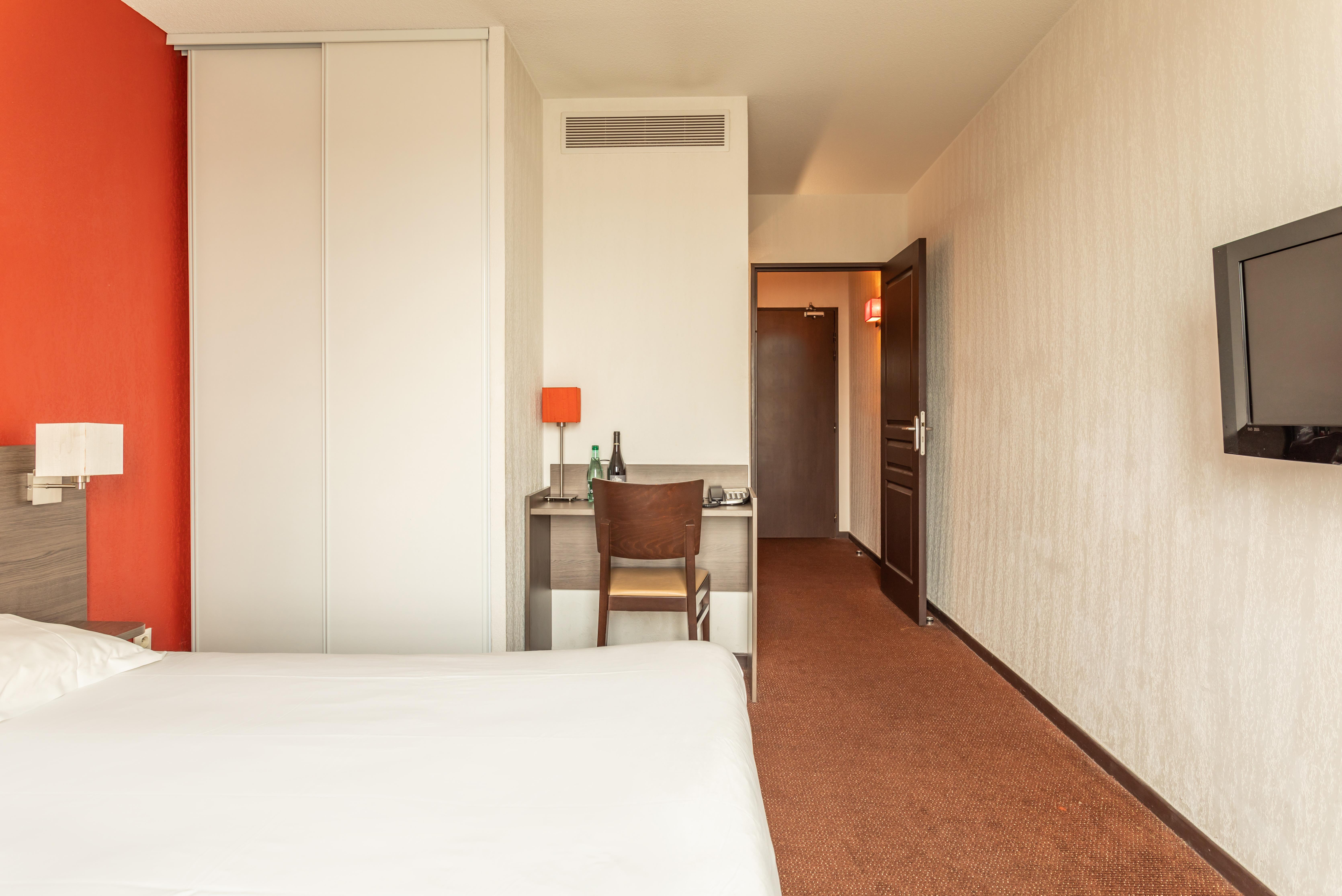 Comfort Aparthotel Nimes Centre Экстерьер фото